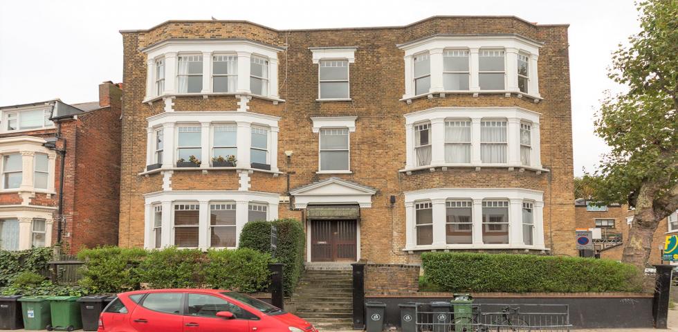 			3 Bedroom, 1 bath, 1 reception Flat			 Mill Lane, West Hampstead, WEST HAMPSTEAD